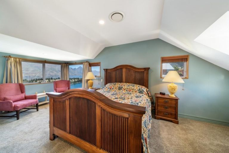 Photo of property in 10 Peregrine Place, Queenstown, 9300