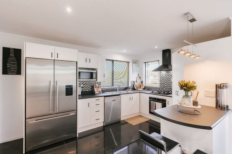 Photo of property in 9 Aspen Way, Kelvin Grove, Palmerston North, 4414