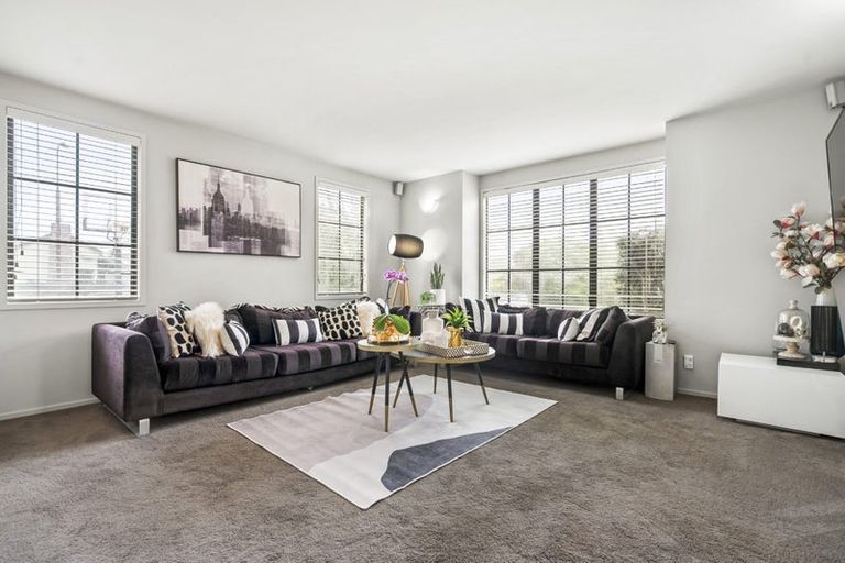 Photo of property in 4 Opal Close, Rosedale, Auckland, 0632