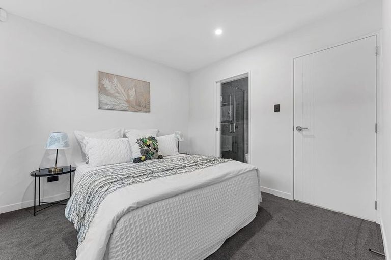 Photo of property in 98a Royal Road, Massey, Auckland, 0614