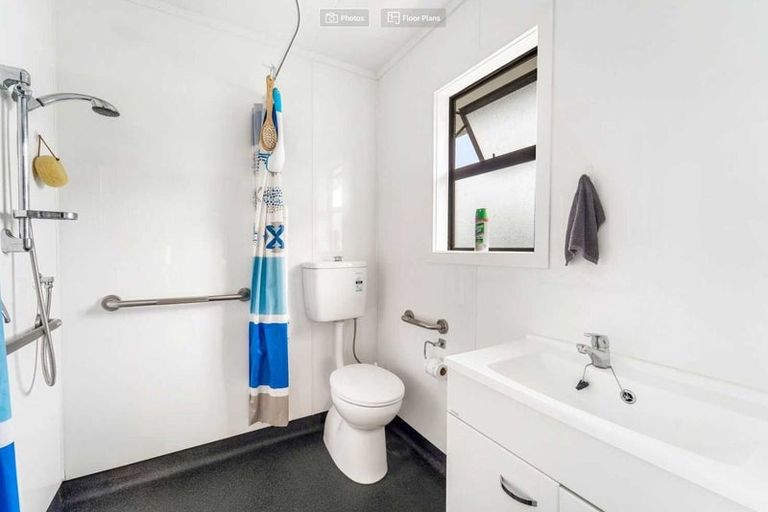 Photo of property in 33 Strid Road, Te Atatu South, Auckland, 0610