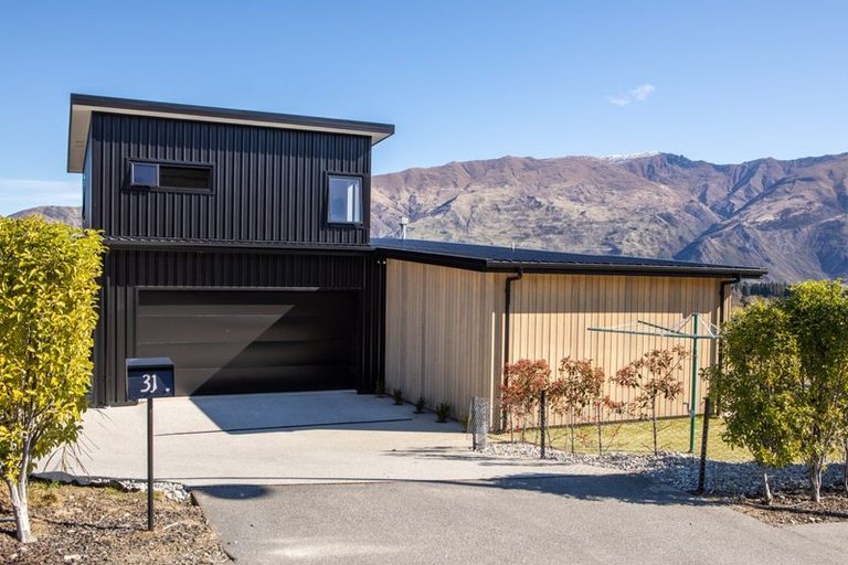 Photo of property in 31 Kirimoko Crescent, Wanaka, 9305