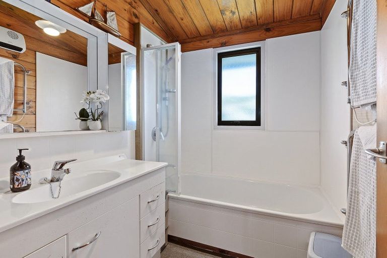 Photo of property in 166 Mitchell Street, Brooklyn, Wellington, 6021