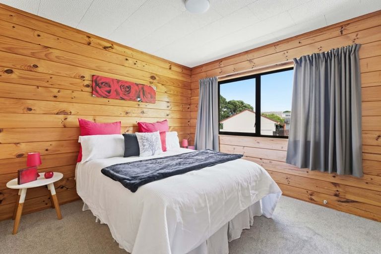 Photo of property in 50 Gatman Street, Birkdale, Auckland, 0626