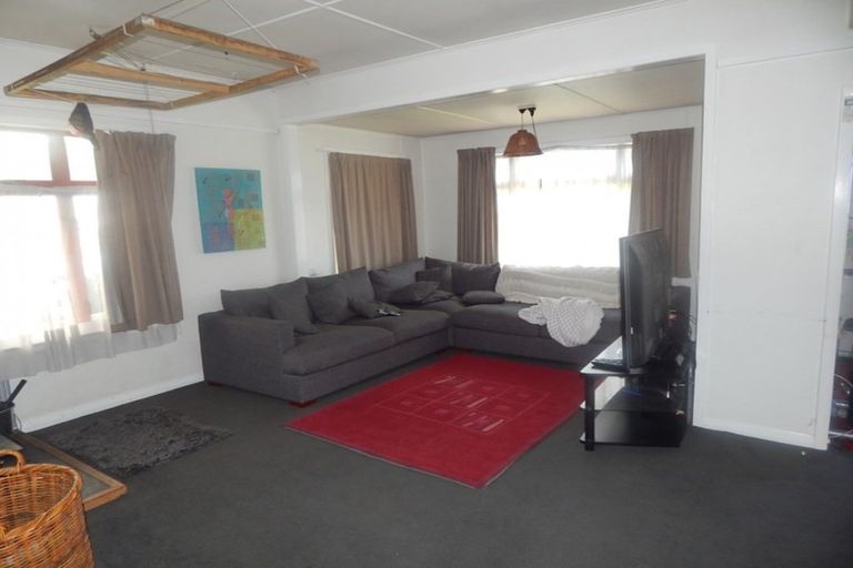 Photo of property in 15 Romilly Street, Westport, 7825