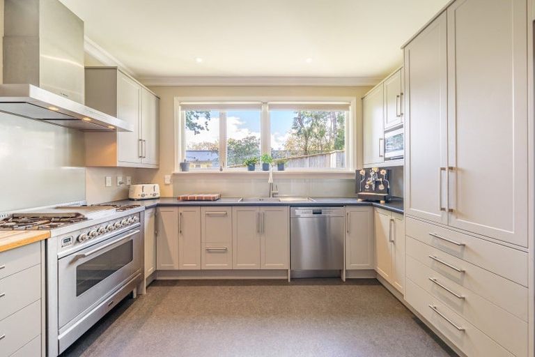 Photo of property in 26 Chatsworth Road, Silverstream, Upper Hutt, 5019