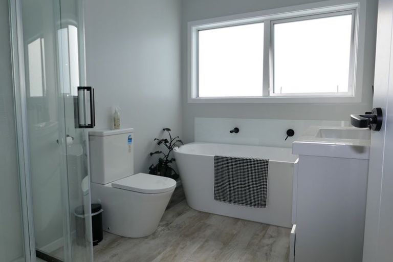 Photo of property in 36 Koru Loop, Paraparaumu, 5032