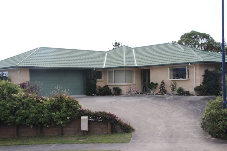 Photo of property in 11 Cascade Way, Paraparaumu, 5032