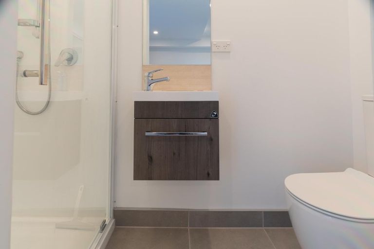Photo of property in 268/2a Onewa Road, Birkenhead, Auckland, 0626