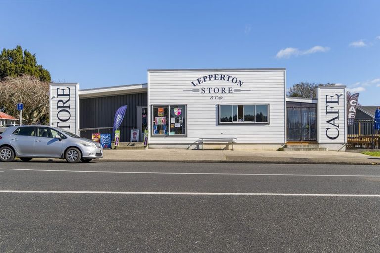 Photo of property in 7 Cross Street, Lepperton, New Plymouth, 4373