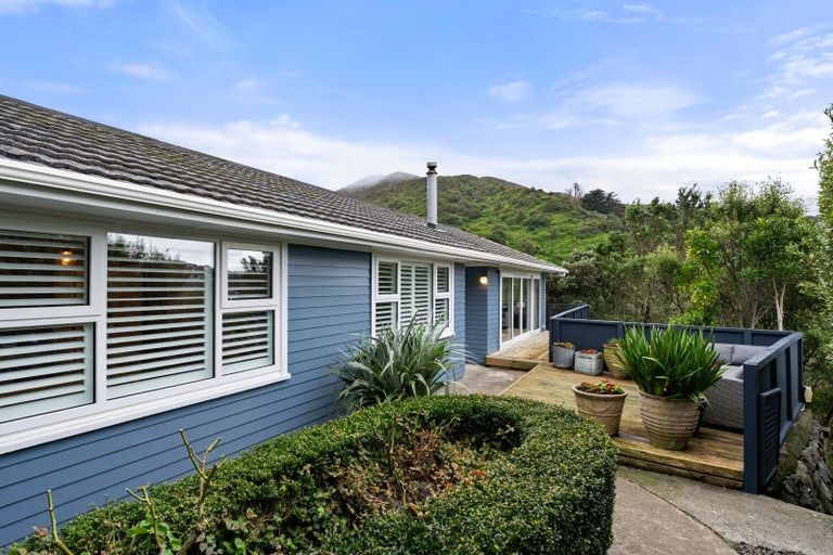 Photo of property in 16 Doris Gordon Crescent, Crofton Downs, Wellington, 6035