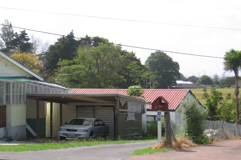 Photo of property in 1/31 St Leonards Road, Kelston, Auckland, 0602