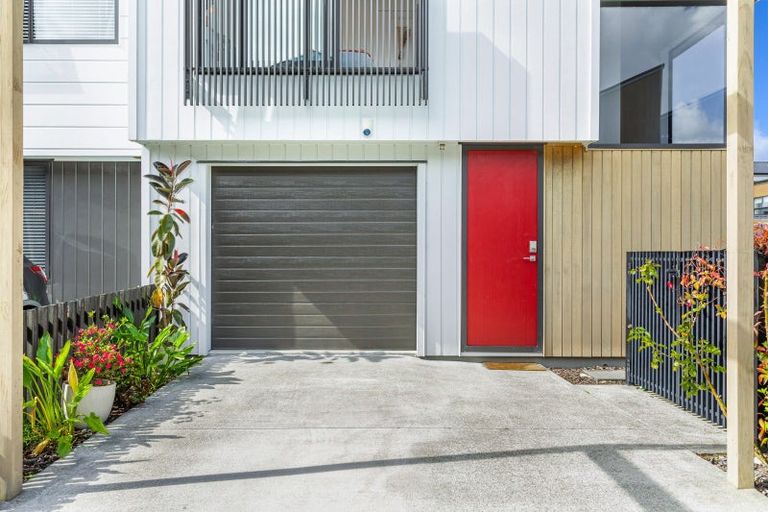 Photo of property in 20 Tuamaka Lane, Hobsonville, Auckland, 0616