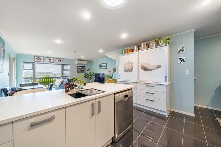 Photo of property in 15 Marjory Close, Broadmeadows, Wellington, 6035