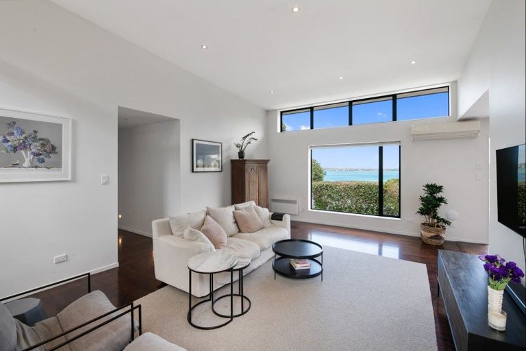Photo of property in 1/11 Pullum Street, Birkenhead, Auckland, 0626
