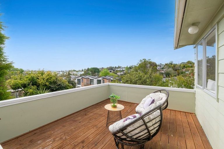 Photo of property in 1 Wanita Place, Totara Vale, Auckland, 0629