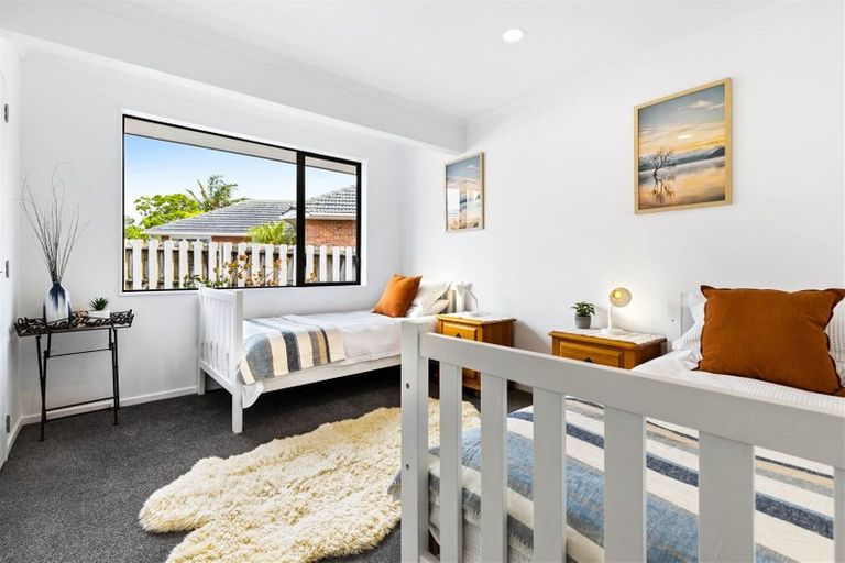 Photo of property in 15a Rixon Place, Te Atatu Peninsula, Auckland, 0610