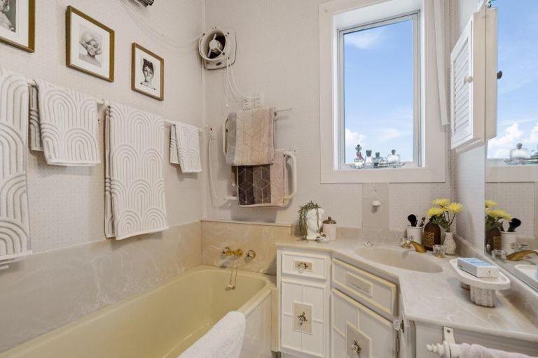 Photo of property in 39 Coates Street, Tawa, Wellington, 5028