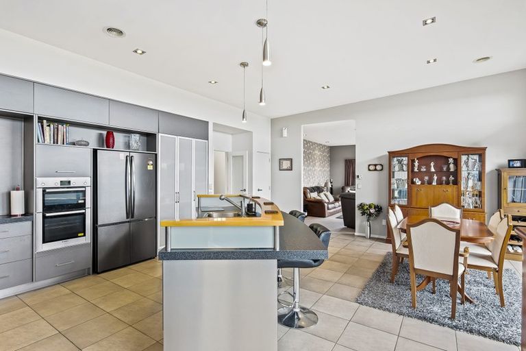 Photo of property in 12 Millennium Hill, Paraparaumu, 5032