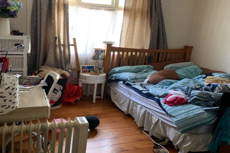 Photo of property in 195 Onepu Road, Lyall Bay, Wellington, 6022