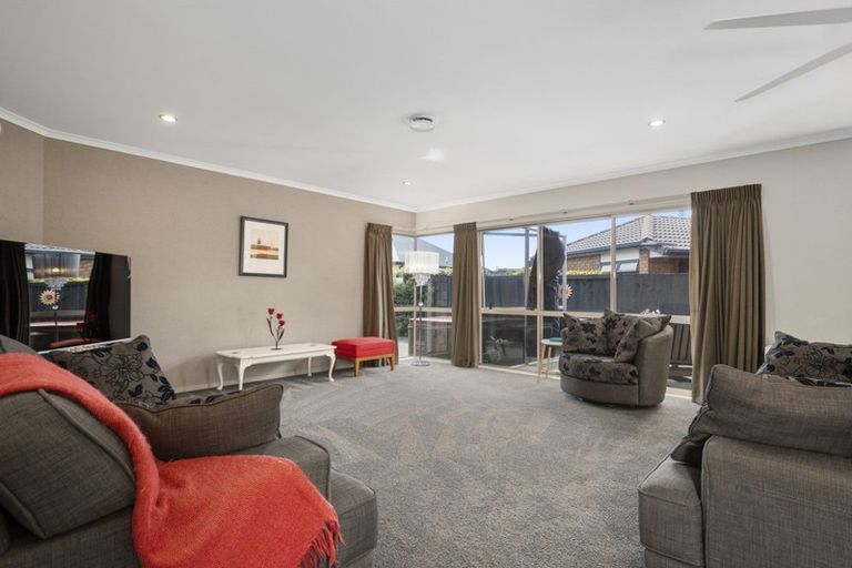 Photo of property in 32 Popata Close, Papamoa Beach, Papamoa, 3118