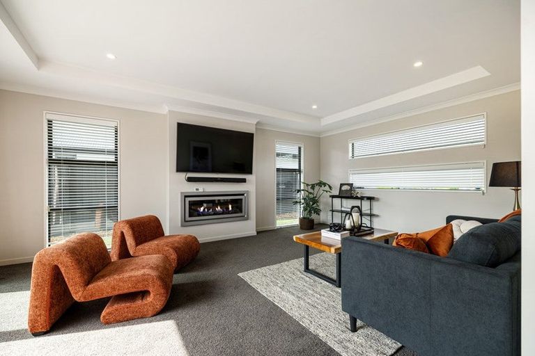 Photo of property in 16 Dollar Place, Prebbleton, 7604