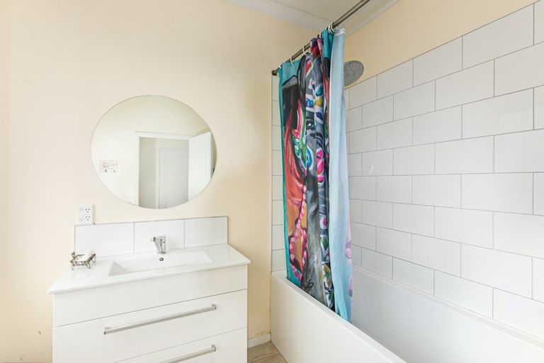 Photo of property in 44 Mcgreevy Street, Waipawa, 4210