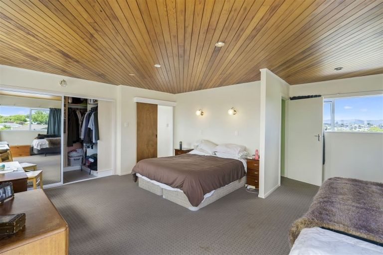 Photo of property in 8 Darcy Place, Massey, Auckland, 0614