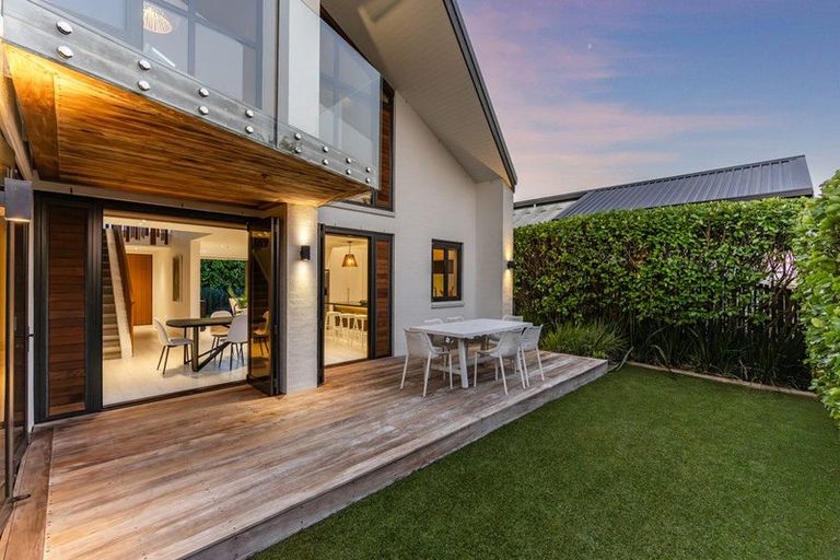 Photo of property in 11 Tuatini Place, Long Bay, Auckland, 0630