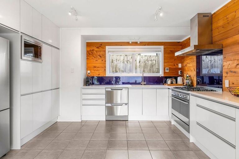 Photo of property in 55 Matipo Road, Te Atatu Peninsula, Auckland, 0610