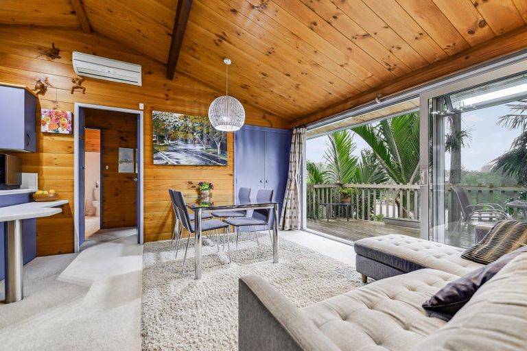 Photo of property in 92 Poaka Avenue, Dinsdale, Hamilton, 3204