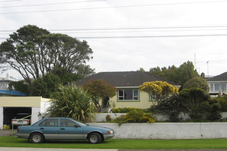 Photo of property in 23 Paritutu Road, Spotswood, New Plymouth, 4310