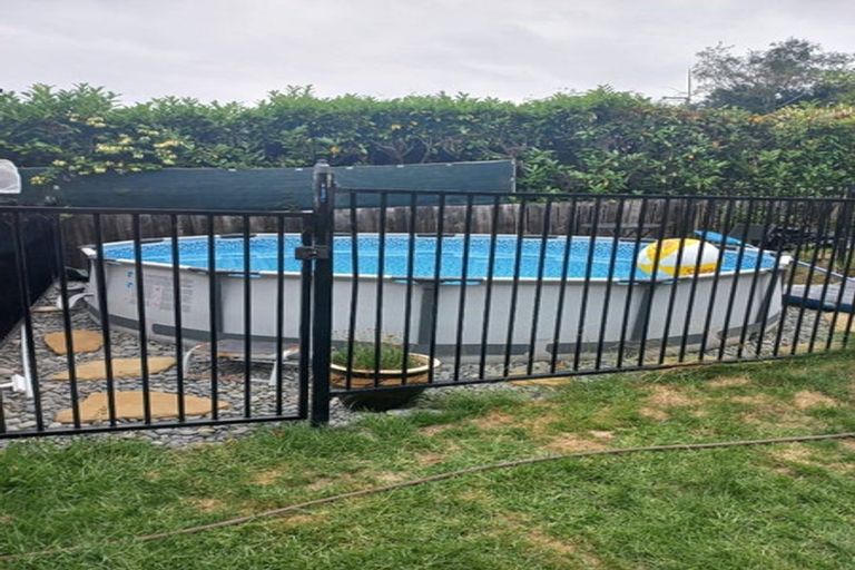 Photo of property in 28 Domain Road, Waipawa, 4210