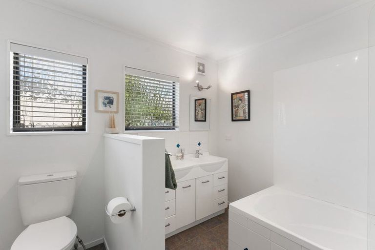 Photo of property in 11 Renata Road, Otaki, 5512