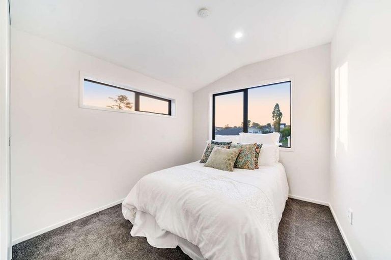 Photo of property in 2/7 Gambare Place, Wattle Downs, Auckland, 2103