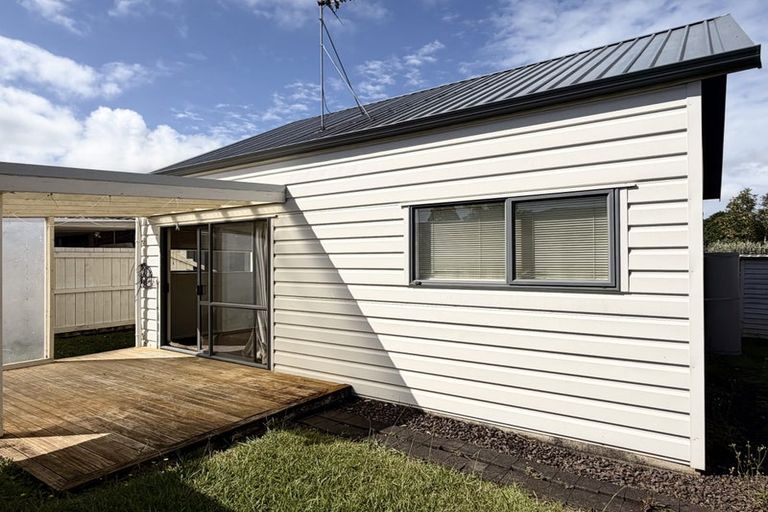 Photo of property in 8 Jillteresa Crescent, Half Moon Bay, Auckland, 2012