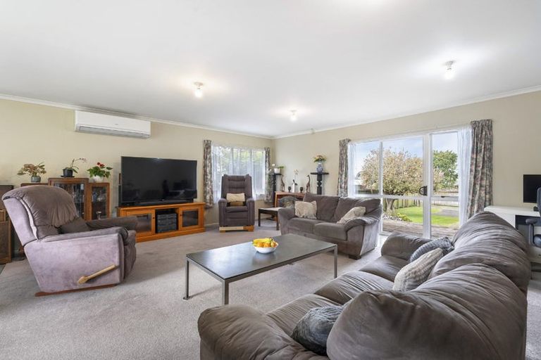 Photo of property in 1/7 Rewarewa Road, Te Atatu Peninsula, Auckland, 0610