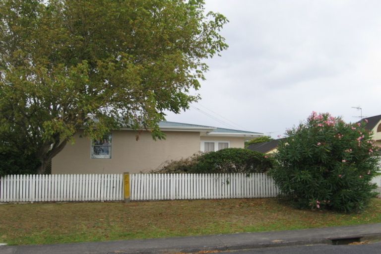 Photo of property in 2/33 Gordon Avenue, Forrest Hill, Auckland, 0620