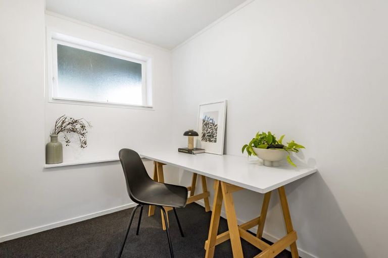 Photo of property in 11 Woodside Avenue, Northcote, Auckland, 0627