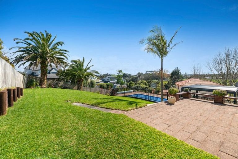 Photo of property in 11 Azure Grove, Unsworth Heights, Auckland, 0632