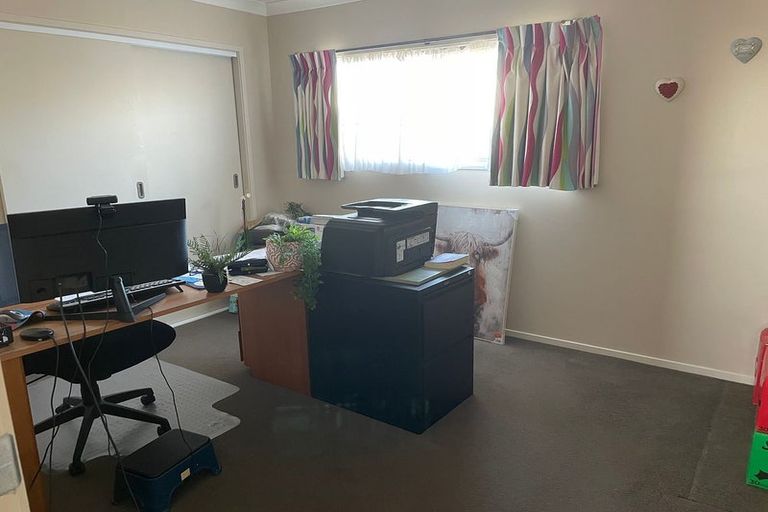 Photo of property in 2 Crispe Road, Clarks Beach, 2122