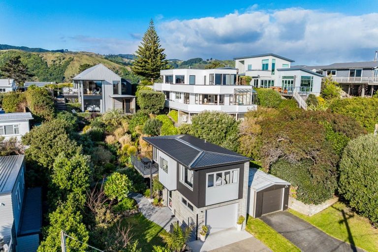 Photo of property in 15 Karekare Road, Raumati South, Paraparaumu, 5032