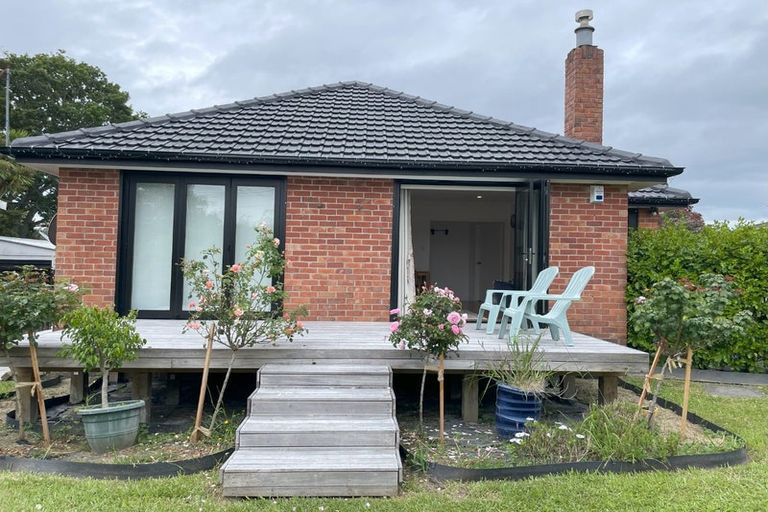 Photo of property in 33 Northall Road, New Lynn, Auckland, 0600