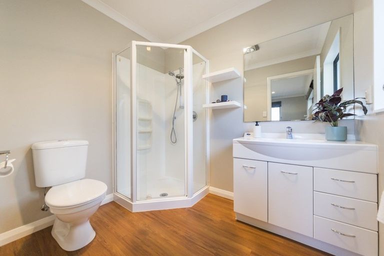 Photo of property in 128 Hillcrest Drive, Kelvin Grove, Palmerston North, 4414