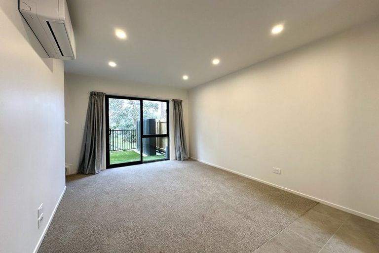 Photo of property in 6/60 Kemp Road, Massey, Auckland, 0614