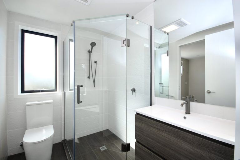 Photo of property in 41a Camelot Place, Glenfield, Auckland, 0629