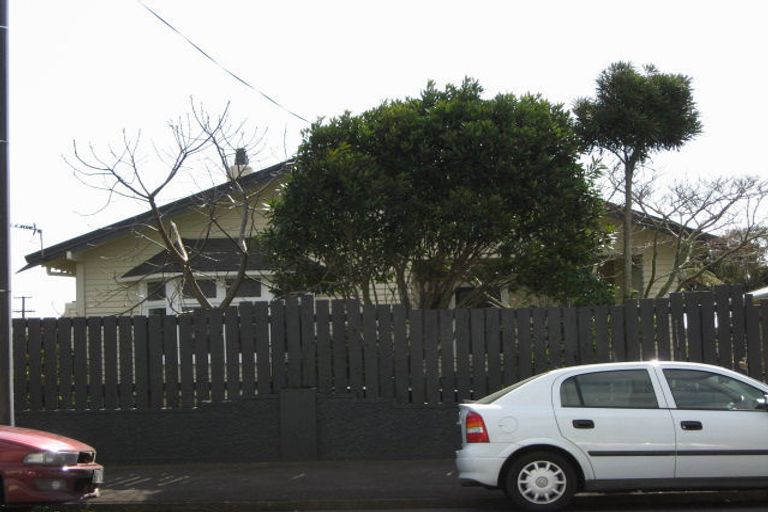 Photo of property in 96 Tukapa Street, Westown, New Plymouth, 4310