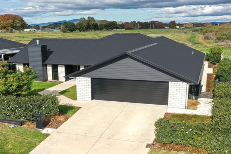 Photo of property in 52 Norfolk Drive, Cambridge, 3434