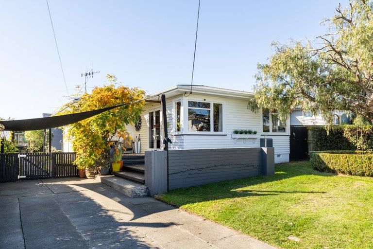 Photo of property in 9 Palmerston Road, Havelock North, 4130