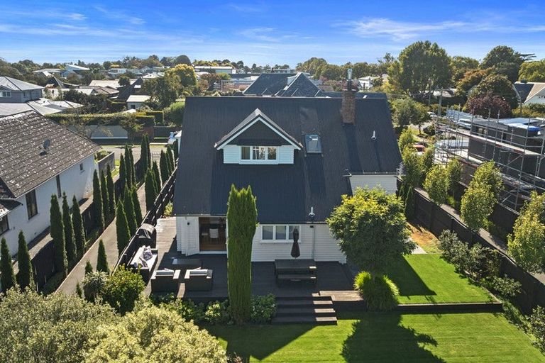 Photo of property in 111 Saint Andrews Square, Strowan, Christchurch, 8052